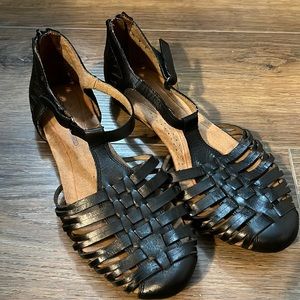 Black Rockport Sandal Flats, never worn size 8.5